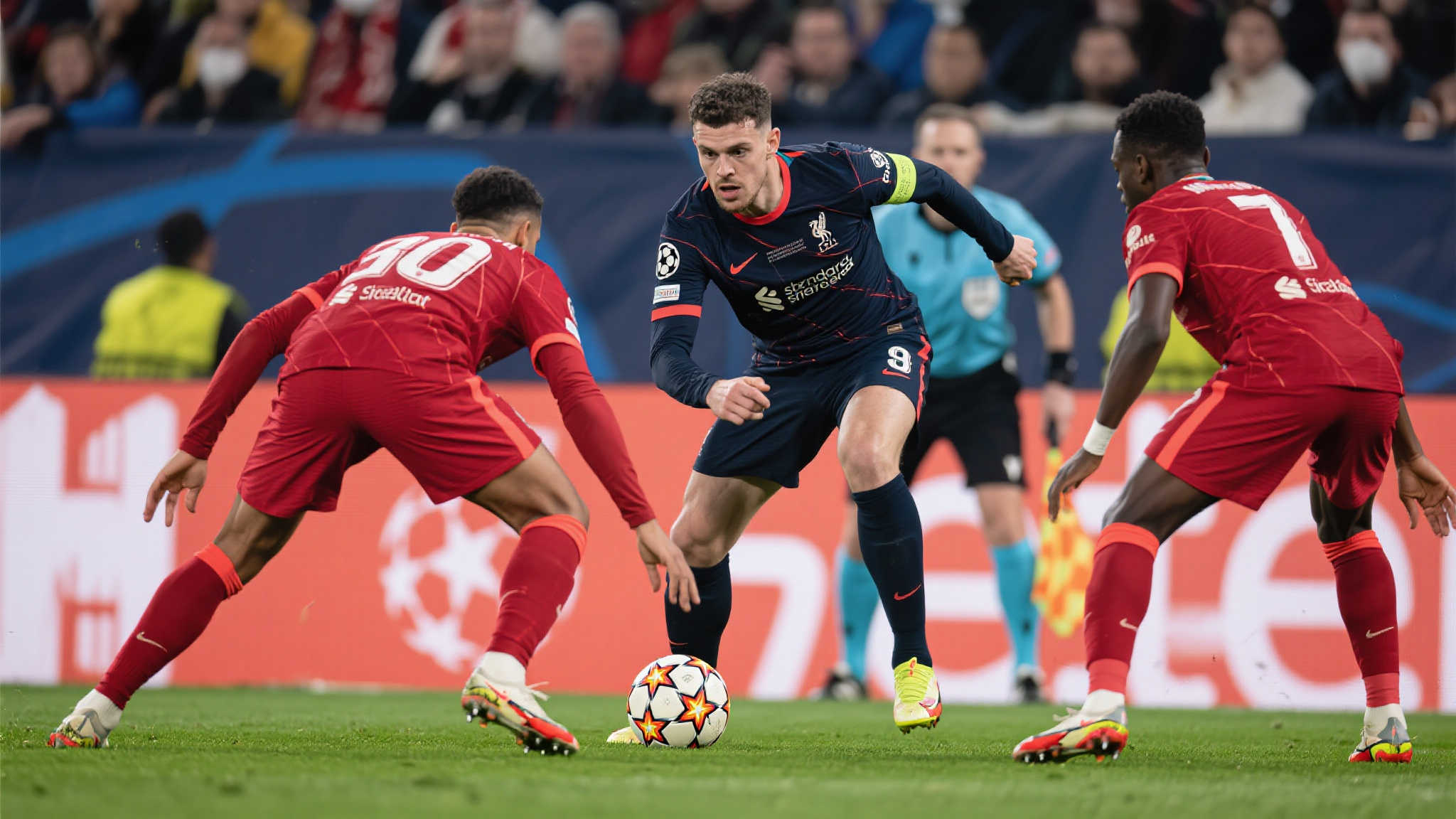 2024-25赛季欧冠拦截之王:巴尔韦德以27次领跑 过去,以进攻见长的球员往往主导媒体关注,可现代足球